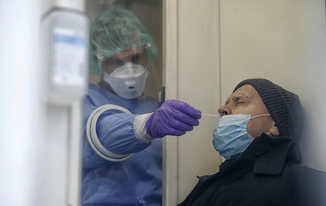 Hitro testiranje izvjajo na več lokacijah po državi. FOTO: Blaž Samec/Delo