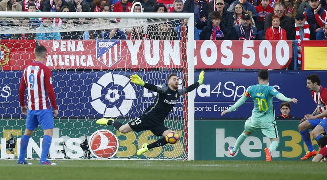 Lionel Messi je v svoji karieri desetkrat premagal Jana Oblaka. FOTO: Juan Medina/Reuters