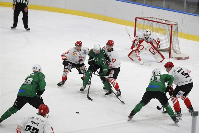 Žan Us v vratih železarjem zagotavlja zanesljivost. FOTO: Leon Vidic/Delo