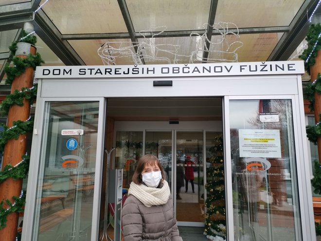 Bojanka Genorio, direktorica doma starejših Fužine v Ljubljani: »Danes je za nas velik dan, to je začetek konca epidemije, ki smo ga težko pričakovali.« FOTO: Milena Zupanič