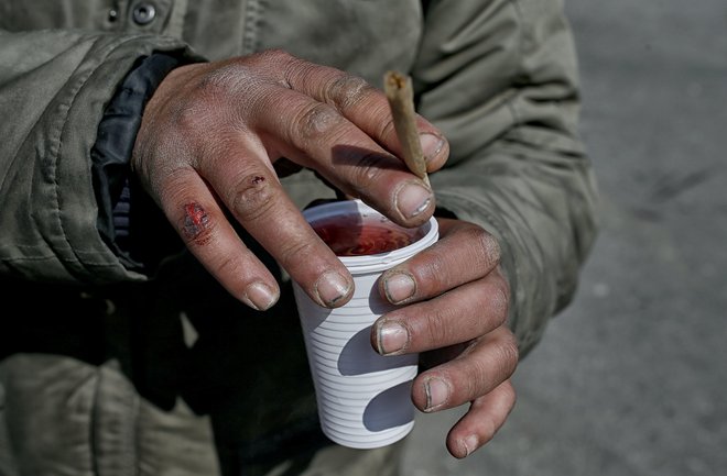 Z ukrepi za preprečitev širjenja virusa, zlasti tistimi v tem valu, je vlada spregledala najranljivejše. Foto: Blaž Samec