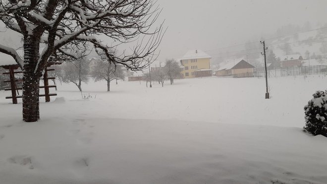 Pobeljena Poljanska dolina na Gorenjskem. FOTO: Ma. Bi.