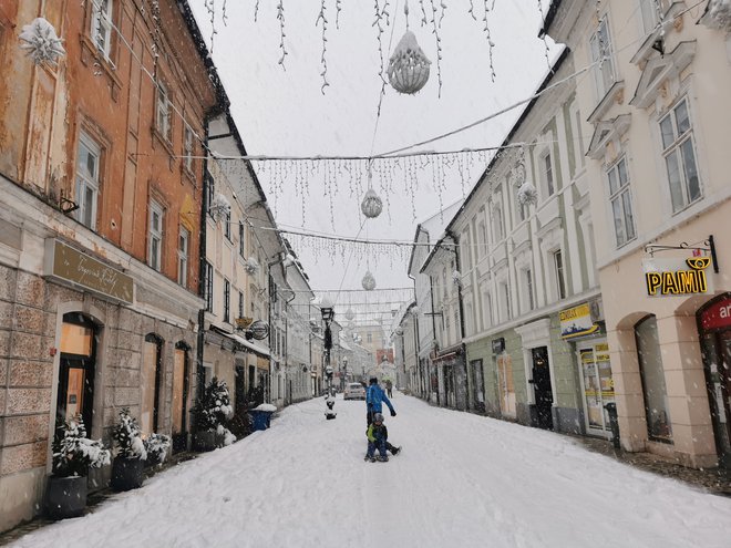 Zasneženo središče Kranja. FOTO: Š. J.