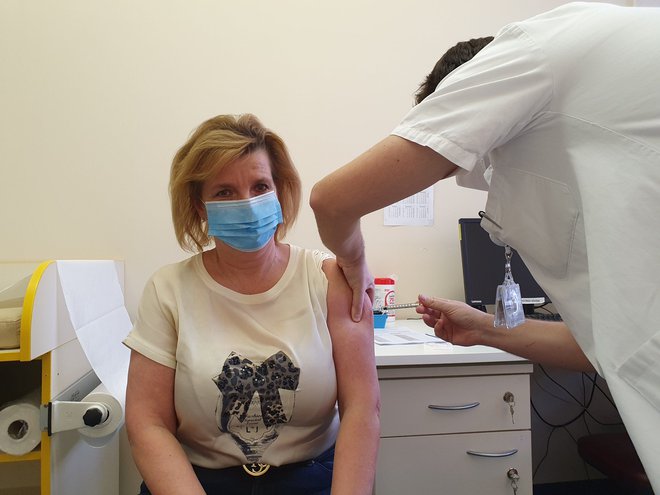 Bojana Beović se je cepila in je prepričana, da je cepivo varno in učinkovito. FOTO: UKC Ljubljana
