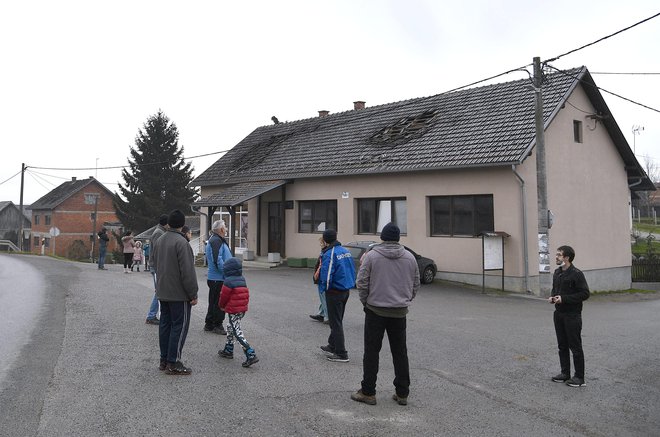 Na območju Siska in Petrinje bo danes med 50 in 100 strokovnjakov, ki bodo obiskali poškodovana poslopja in ocenili stopnjo škode.&nbsp;FOTO: Damir Krajac/Cropix