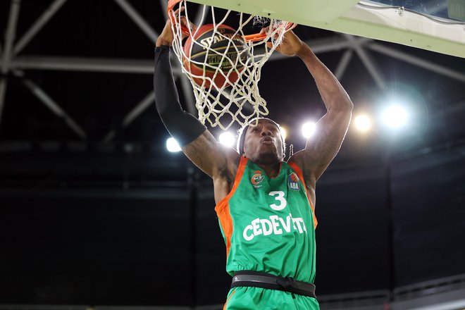 Olimpijin organizator Kendrick Perry je 3. podajalec in 14. strelec regionalne lige. FOTO: ABA