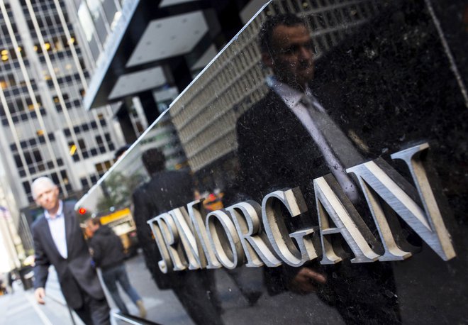 JPMorgan Chase ima vodilni položaj na investicijskem področju, pri komercialnem bančništvu, bančnih storitvah za prebivalstvo, kartičnem poslovanju ter upravljanju sredstev. FOTO: Eric Thayer/Reuters