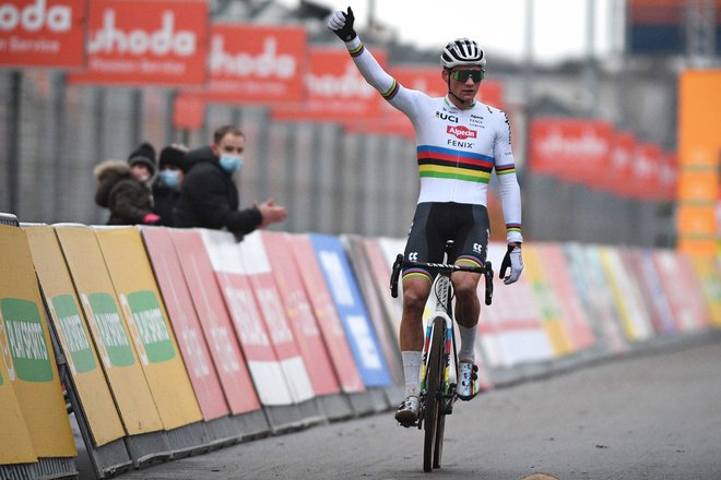 Mathieu van der Poel meni, da svojim pokroviteljem dolguje nastop na Touru. FOTO: David Stockman/AFP.