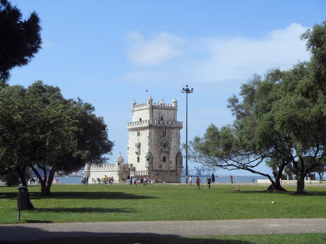 Torre de Belém, dden od simbolov Lizbone. FOTO: Mimi Podkrižnik