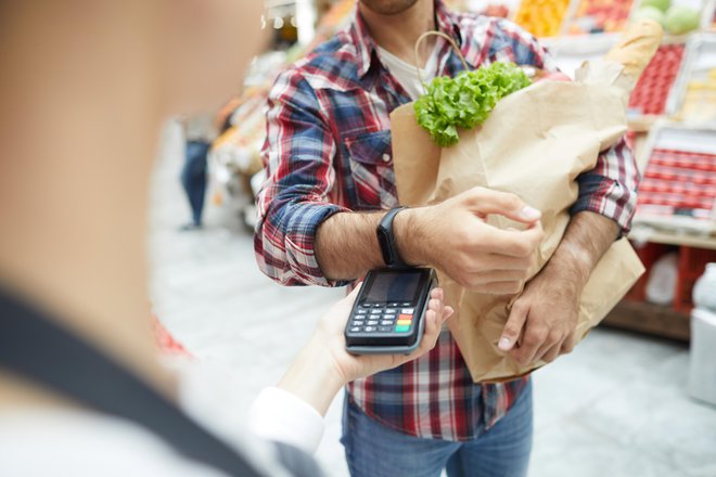 Bančništvo in finančne storitve se pospešeno selijo na digitalne kanale, analogni pa skupaj z gotovino odhajajo v zgodovino. FOTO: Seventyfour/Shutterstock