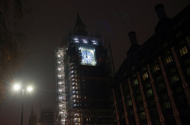 Big Ben odbije polnoč. FOTO: Hannah Mckay/Reuters