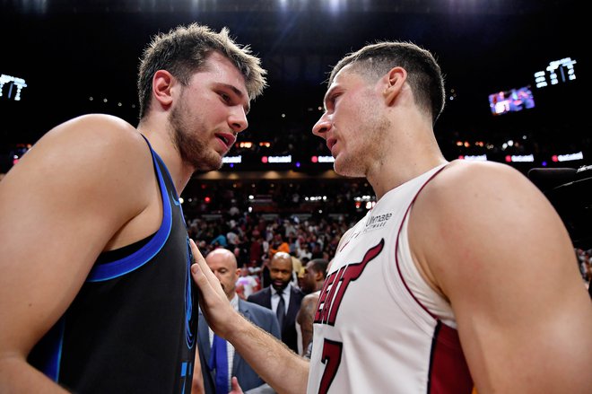 Luka Dončić (levo) in Goran Dragić pričakujeta nov slovenski derbi v ligi NBA. FOTO: USA Today Sports