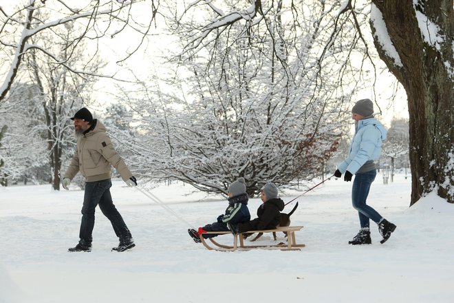 Lahko pa si pomagamo s spominom in si poskušamo zapomniti te lepe, tople sončne dni in vadbo na zraku. FOTO: Uroš Hočevar/Delo