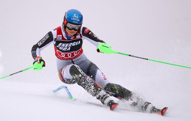 Petra Vlhova of Slovakia clears the pole during the first run of the women&#39;s FIS Alpine Skiing slalom event &quot;Snow Queen Trophy 2021&quot; on Sljeme Mountain, some 10km from Zagreb, on January 3, 2021. (Photo by Damir SENCAR / AFP) Foto Damir Sencar Afp