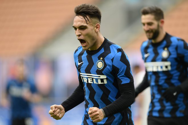 Lautaro Martinez se je veselil treh golov, s katerimi je Inter zanesljivo potopil Crotone z izidom 6:2. FOTO: Jennifer Lorenzini/Reuters