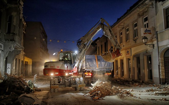 Posledice potresa. FOTO: Blaž Samec/Delo