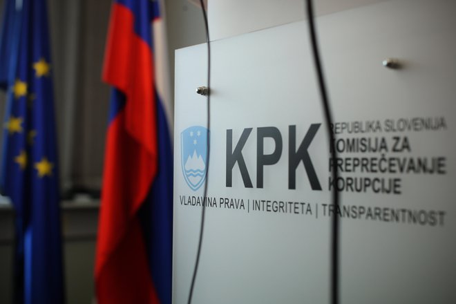 Ravenski občinski svetnik se z ugotovitvami KPK ne strinja. Pravi, da ima KPK sicer enake vatle za vse državljane, a le, če so pravilne politične usmeritve. FOTO: Jure Eržen/Delo