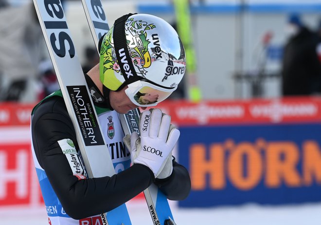 Zelo tanka je črta med uspehom in neuspehom v smučarskih skokih. Le dva dni po odličnem drugem mestu na tekmi za svetovni pokal v Innsbrucku je Anže Lanišek&nbsp;obstal že v kvalifikacijah Bischofshofna. FOTO: Christof Stache/AFP