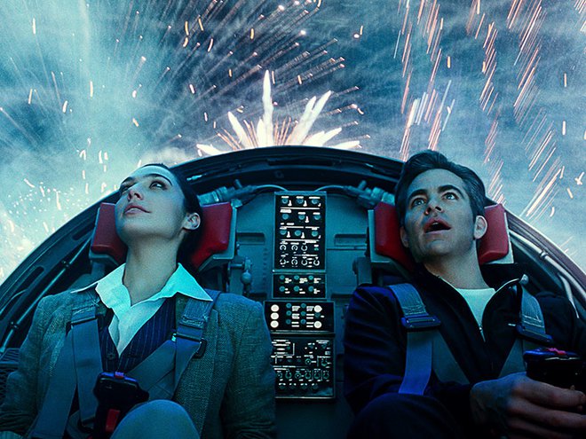 Diana in Steve letita z reaktivcem skozi ognjemet, zaradi lepega razgleda. FOTO: Promocijsko gradivo<br />
 