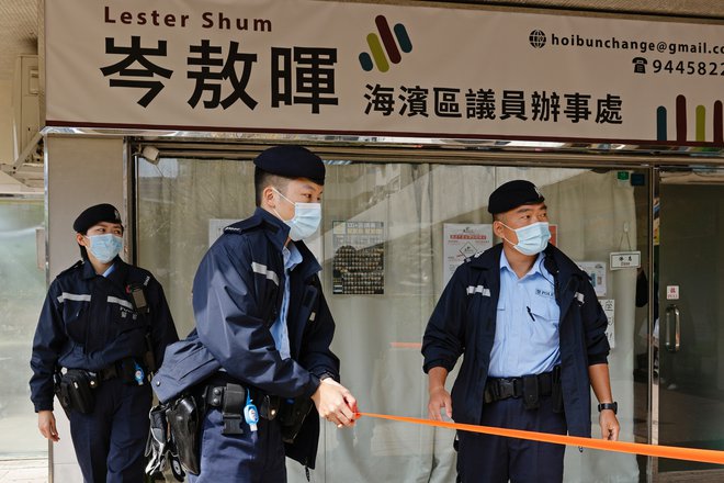 Skupno so v Hongkongu danes aretirali 53 ljudi. FOTO: Tyrone Siu/Reuters