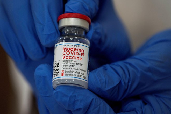 Evropska komisija je pri Moderni za države članice naročila 160 milijonov odmerkov cepiva. FOTO: Eduardo Munoz/Reuters