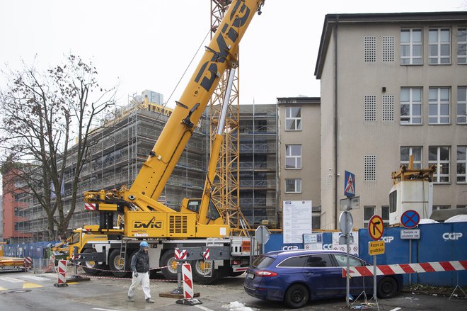 Dvofazna obnova osnovne šole Riharda Jakopiča bo stala okoli deset milijonov evrov. FOTO: Voranc Vogel/Delo