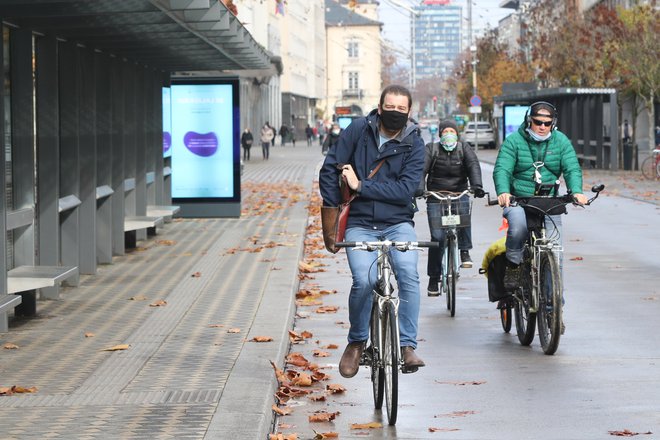 Vlada pogosto spreminja pravila med epidemijo covida: maske so obvezne &ndash; maske niso obvezne, šal je dovoljen &ndash; šal ni dovoljen, fitnesi odprti &ndash; fitnesi zaprti, zapraševanje zgradb &ndash; odprava ukrepa, cerkve odprte &ndash; šole zaprte ... Foto Marko Feist/Slovenske novice