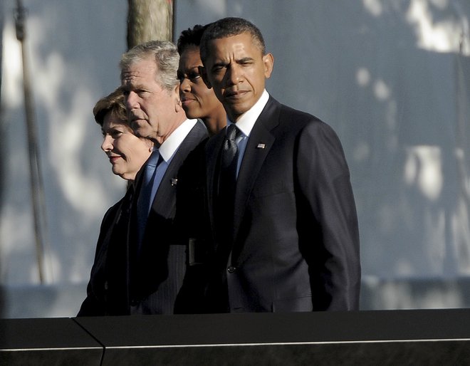 Nekdanja predsednika Barack Obama in George W. Bush s svojima soprogama. FOTO: Justin Lane/Reuters