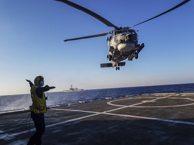 Prizor s skupnih vaj grške in ameriške vojaške mornarnice. FOTO: AFP