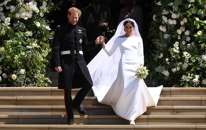 Začelo se je s pravljično poroko, a že leto in pol pozneje sta najavila samostojno pot, ločeno od kraljeve družine. Foto Neil Hall/ Reuters