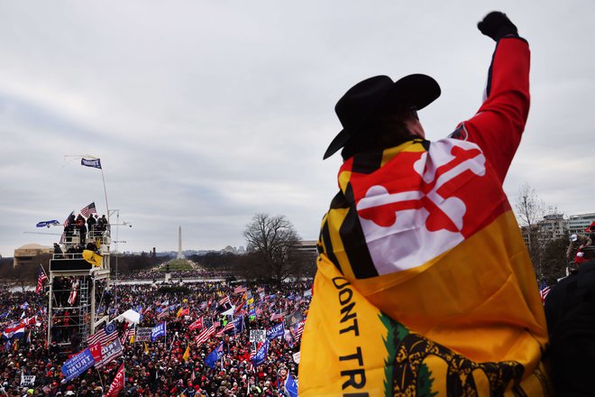 Sredino divjanje protestnikov proti predsedniški zmagi demokrata Joeja Bidna je pretreslo Ameriko in svet. FOTO: Spencer Platt/AFP