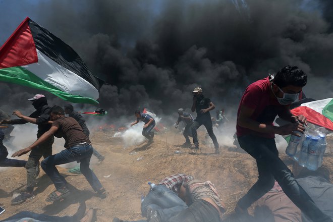 Protesti ob 70-letnici nakbe, palestinske katastrofe ob ustanovitvi izraelske države. FOTO: Ibraheem Abu Mustafa/Reuters