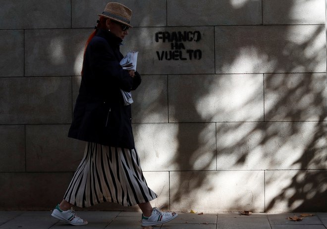 Franco se je vrnil, sporoča grafit v Barceloni. FOTO:&nbsp;Gonzalo Fuentes/Reuters