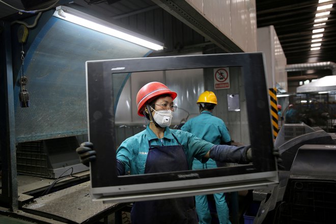 Kitajska še nima dovolj visokotehnološke moči, da bi globalno prevzela vlogo voditeljice na nekaterih industrijskih področjih, vendar ima strategijo, kako se povzpeti na vrh. FOTO: Reuters