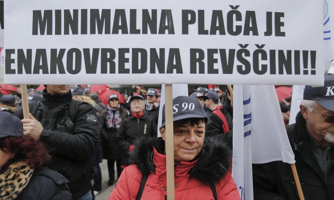 Da je minimalna plača prenizka, ZSSS opozarja že leta, tudi s protesti. FOTO: Jože Suhadolnik/Delo