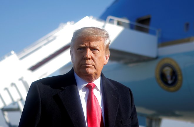 <strong>Donald Trump</strong> je z obiskom zidu na meji z Mehiko poskušal poudariti svoj prispevek k zmanjševanju nezakonitega priseljevanja. FOTO: Carlos Barria/Reuters