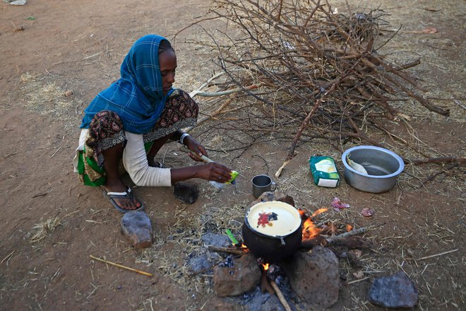 Medetnični spopadi v Etiopiji so tisoče beguncev pognali proti sosednjemu Sudanu. FOTO: Ashraf Shazly/AFP