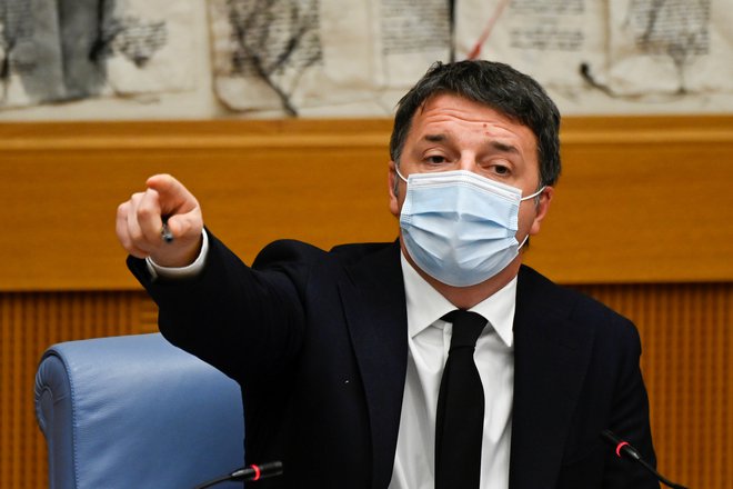 Renzi je bil kritičen do vlade zaradi načina obvladovanja pandemije in porabe 220 milijard evrov vrednega svežnja za okrevanje po pandemiji covida-19. FOTO:&nbsp;Alberto Pizzoli/Pool/Reuters