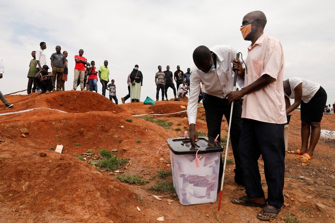 Volišče v Kampali. FOTO: Baz Ratner/Reuters