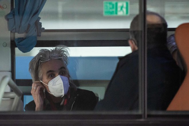 O aferi glede otroških dodatkov bo nizozemski parlament razpravljal v torek, ko naj bi predvidoma tudi glasoval o nezaupnici vladi. FOTO: AFP