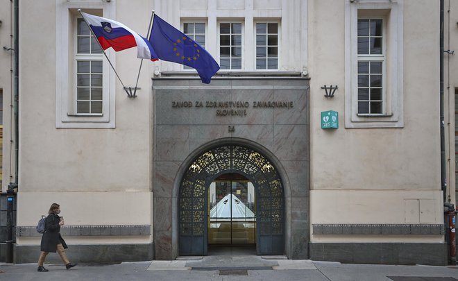 Za vodenje 3,4 milijarde evrov vredne zdravstvene blagajne se potegujejo Marjan Sušelj, Tatjana Mlakar in Samo Fakin. Foto Jože Suhadolnik