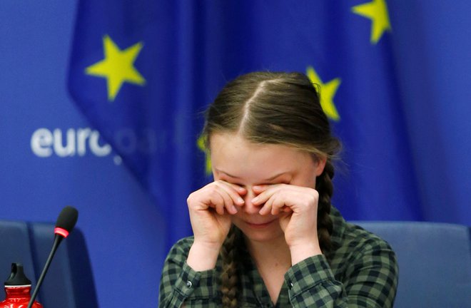 Na koncu govora pred predstavniki odbora za okolje v evropskem parlamentu v Strasbourgu aprila 2019 se je Greta razjokala. FOTO: Reuters/Vincent Kessler