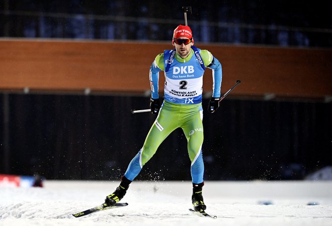 Jakov Fak si je z reprezentančnimi kolegi pritekel in pristreljal 11. mesto. FOTO: Antti Aimo-Koivisto/AFP