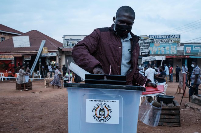 Volitve v Kampali. FOTO: Yasuyoshi Chiba/AFP