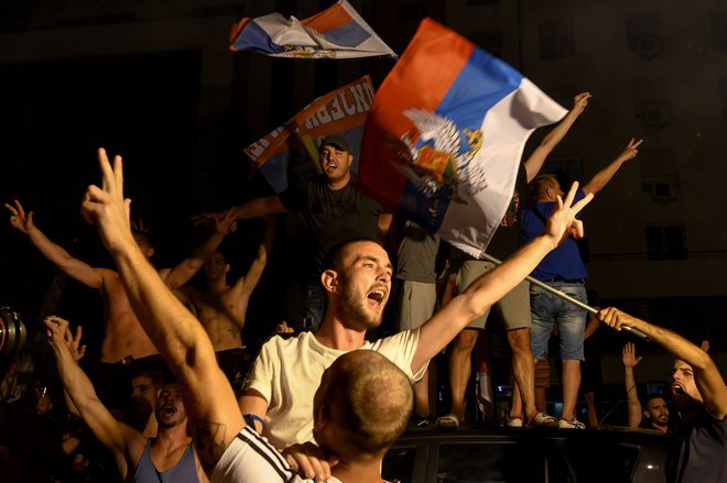 Tako so se prosrbski volivci veselili zmage na lanskih črnogorskih parlamentarnih volitvah. FOTO:&nbsp;Savo Prelević/AFP