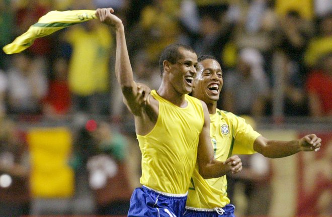 Rivaldo in Ronaldinho sta bila del sanjskega moštva Brazilije na svetovnem prvenstvu leta 2002, oba sta blestela tudi v majicah Barcelone. Foto Reuters