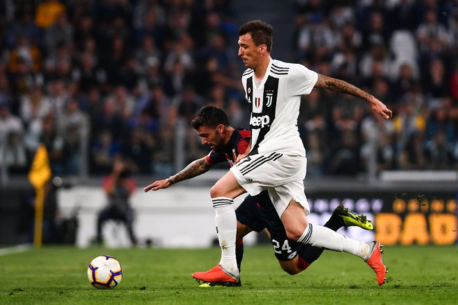 Hrvaški veteran Mario Mandžukic se je po letu dni vrnil v Italijo, kjer je v letih od 2015 do 2019 igral in zabijal gole za Juventus. FOTO: Marco Bertorello/AFP