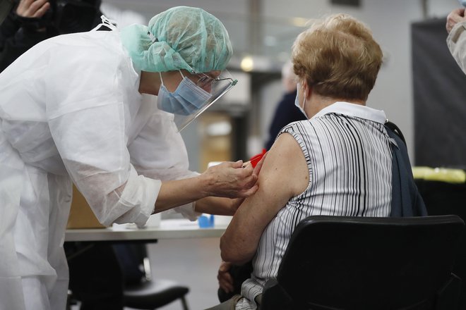 Študenti medicine so ob silni spletni proticepilski gonji zagnali svoj prostovoljni projekt Imuno, evropska komisija jim je podelila nagrado za najboljši nevladni projekt na področju zdravstva. FOTO: Leon Vidic/Delo