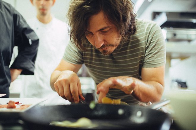 Grega Vračko je izpostavljeni nagrajeni chef kuhinje severovzhodnega dela Slovenije: Michelinova zvezdica, vedno med najboljšimi na Gault &amp; Millau. FOTO: arhiv Hiše Denk