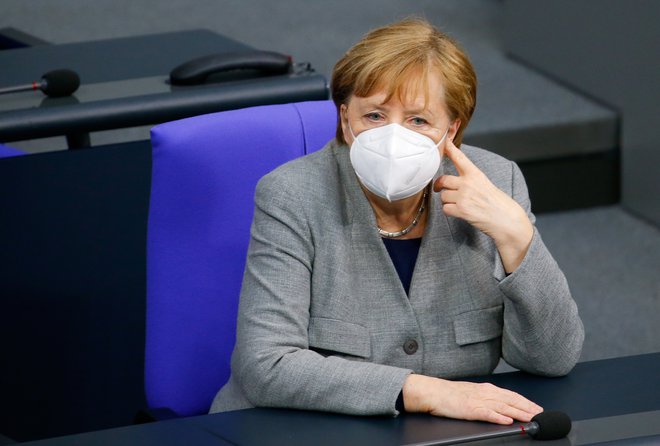 Kanclerka <strong>Angela Merkel</strong> naj bi danes s predsedniki deželnih vlad dorekla morebitno zaostrovanje protikoronskih ukrepov. Foto Michele Tantussi Reuters